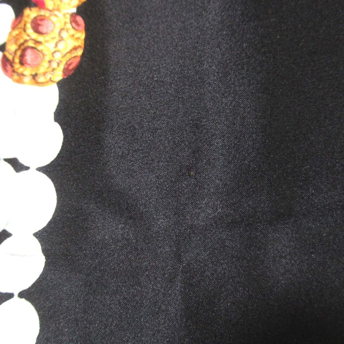 ほぼ美品 CHANEL シャネル ヴィンテージ グリボア ジュエリー柄 シルク 大判スカーフ ブラック系の画像5