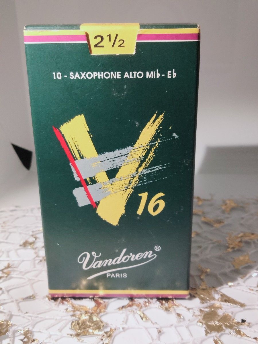 送料無料！Vandoren/バンドーレン V16 アルトサックス用リード/硬さ2 1/2