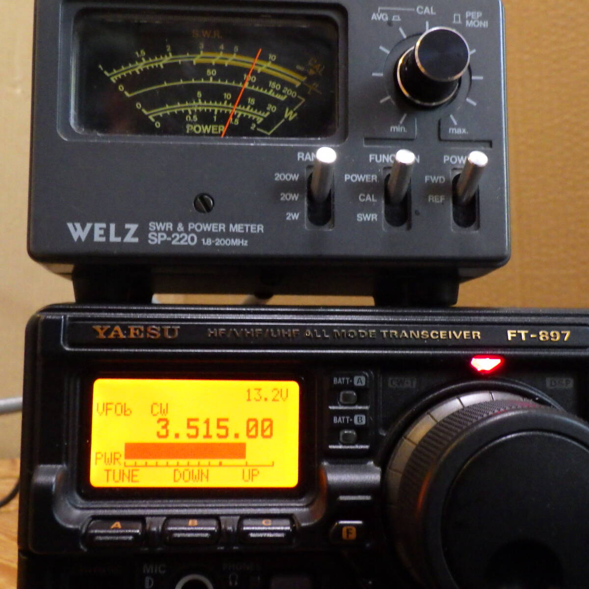 【美品】FT-897D HF～430MHz 100W機 YAESU 電源コード/マイク/取説/元箱（検索用：ヤエス トランシーバー） 送受確認　古いのでジャンク扱_画像6