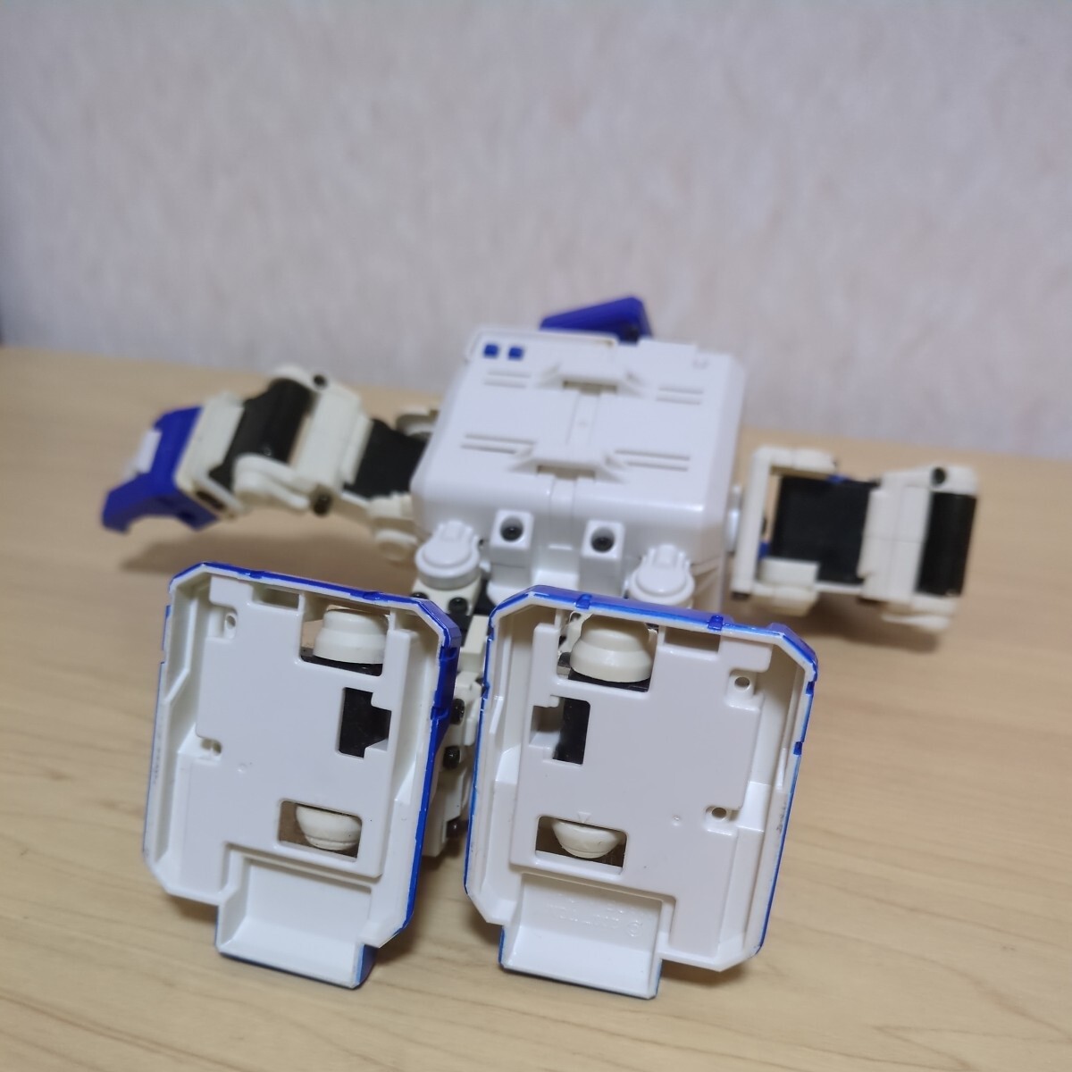 タカラトミー i-SOBOT アイソボット ロボット 通電しました　詳細未確認ジャンク扱い_画像4