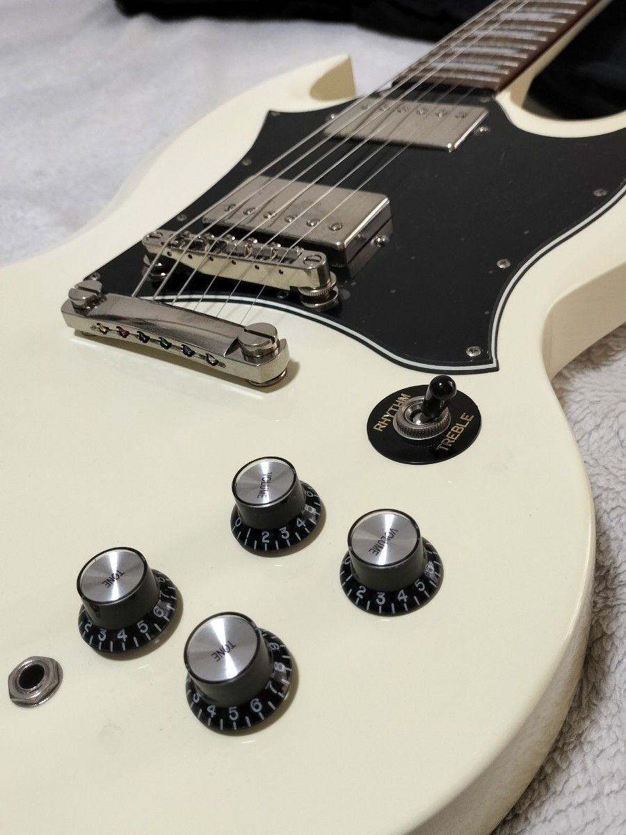 Epiphone エピフォン SG 白 セットネック 初心者適 ケース付き Epiphone エピフォン SG 白 セットネック 初心者適 ケース付き