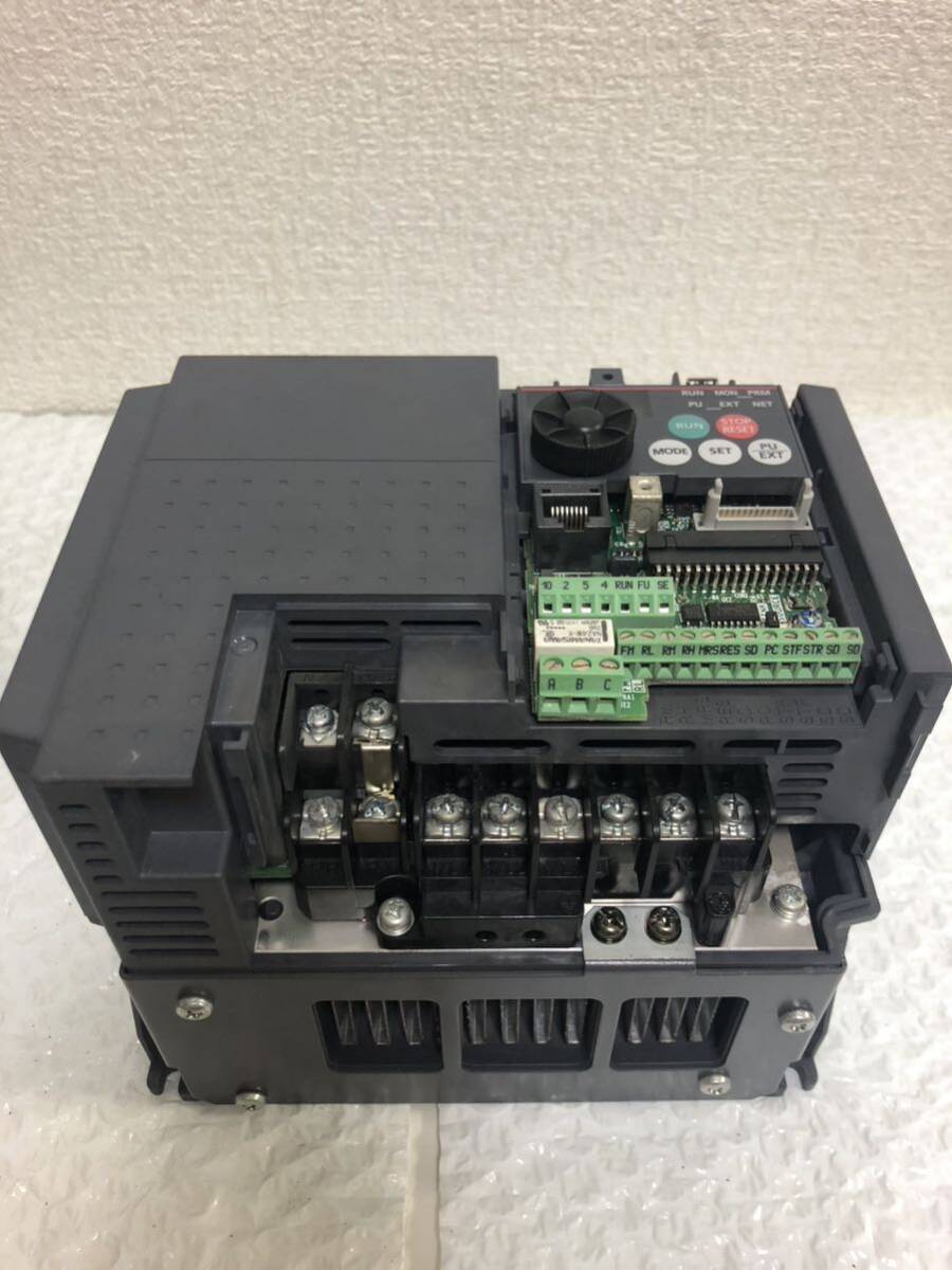 中古美品(動作確認済み)三菱電機 MITSUBISHI インバーター FR-E720-3.7K動作保証[インボイス発行事業者] 2/2 A-1_画像5