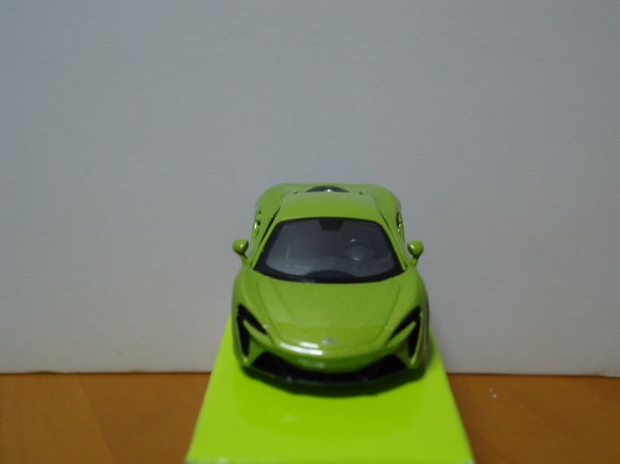 ★MINI GT 1/64 McLaren Artura マクラーレン アルトゥーラ  フラックス グリーン★の画像5