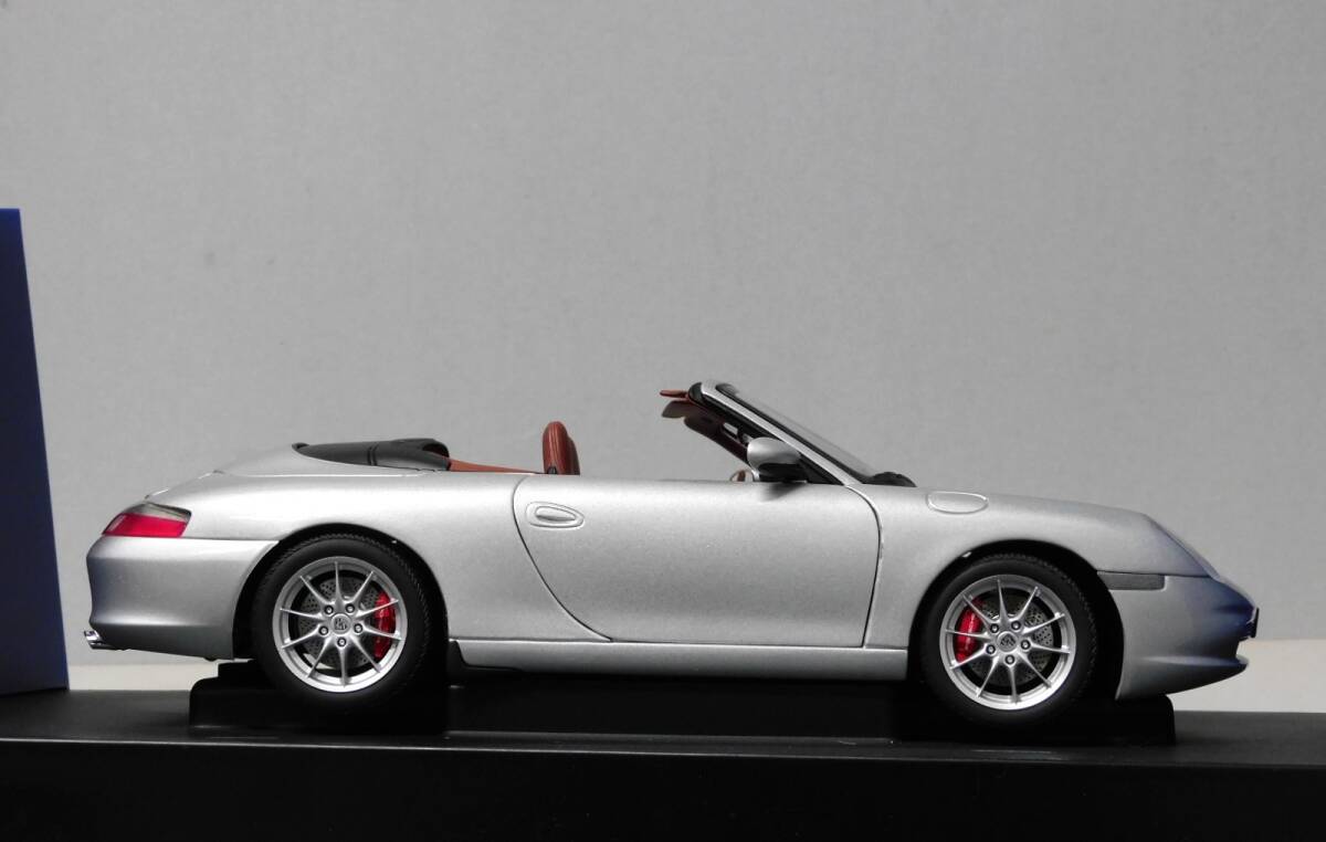 オートアート 1/18 ポルシェ 911 (996) カレラ カブリオレ AUTOart PORSCHE CARRERA ミニカー モデルカー_画像5