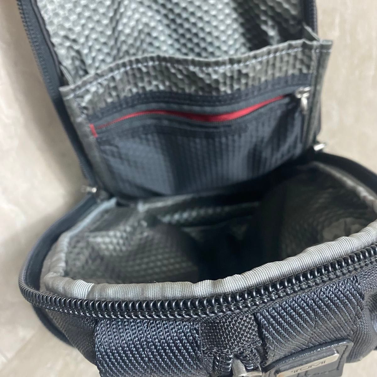 TUMI トゥミ サラトガ スリング カモフラージュ 222393SCP2 ボディバッグ ワンショルダーバッグ| TUMI トゥミ サラトガ スリング カモフラージュ 222393SCP2 ボディバッグ ワンショルダーバッグ|