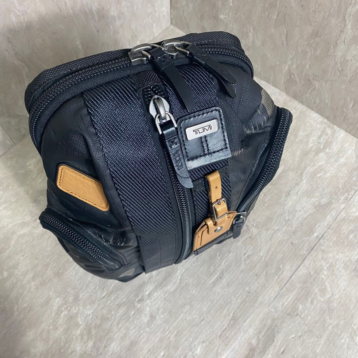 TUMI トゥミ サラトガ スリング カモフラージュ 222393SCP2 ボディバッグ ワンショルダーバッグ| TUMI トゥミ サラトガ スリング カモフラージュ 222393SCP2 ボディバッグ ワンショルダーバッグ|