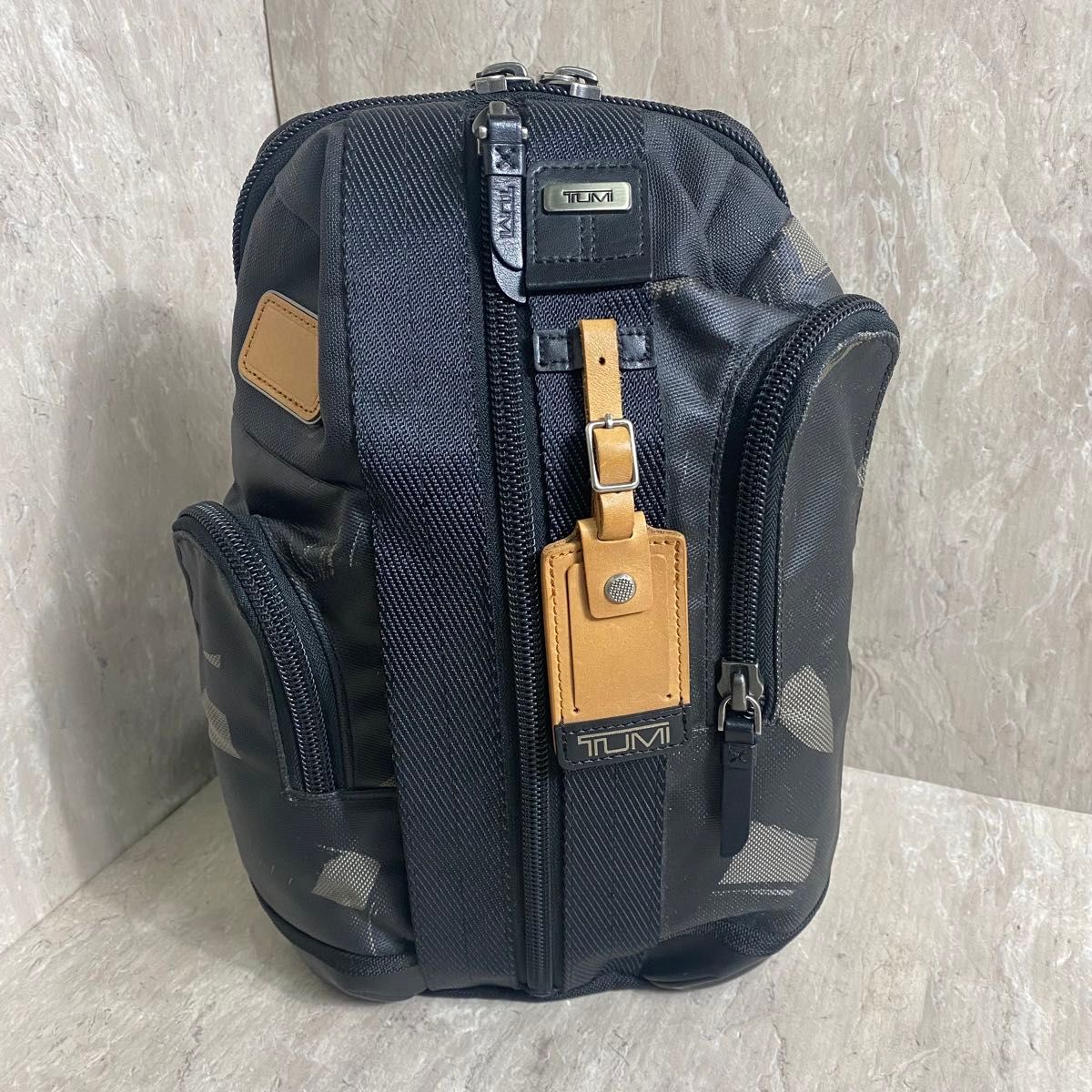 TUMI トゥミ サラトガ スリング カモフラージュ 222393SCP2 ボディバッグ ワンショルダーバッグ| TUMI トゥミ サラトガ スリング カモフラージュ 222393SCP2 ボディバッグ ワンショルダーバッグ|