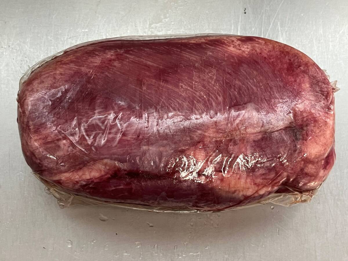  meat shop departure! Hokkaido production cow mki tongue block 866g cow tongue tilt domestic production Hokkaido production block . meat business use same day successful bid . including in a package possibility 1 jpy 