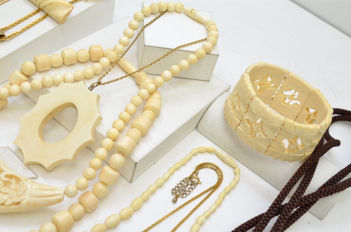  gorgeous accessory set sale Vintage ivory color cream color necklace earrings brooch bangle other stamp contains [fui]