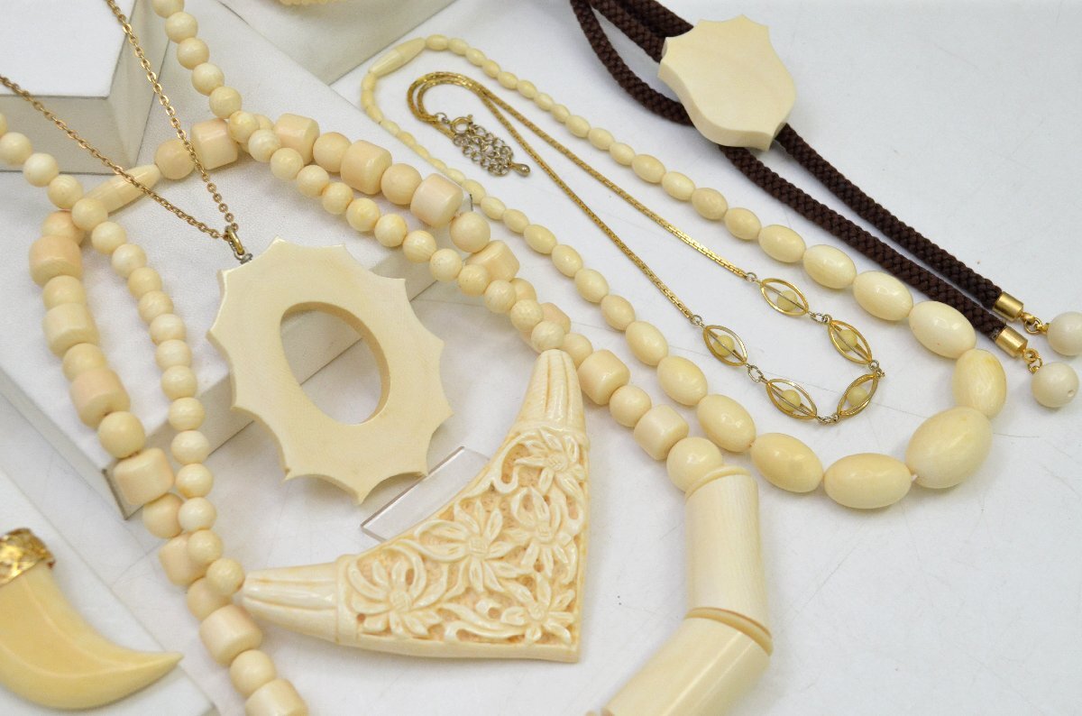  gorgeous accessory set sale Vintage ivory color cream color necklace earrings brooch bangle other stamp contains [fui]