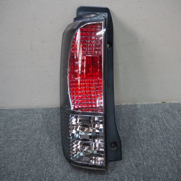 * stock disposal price *ek Wagon H81W original left tail light MN111111-05 (S1-848)