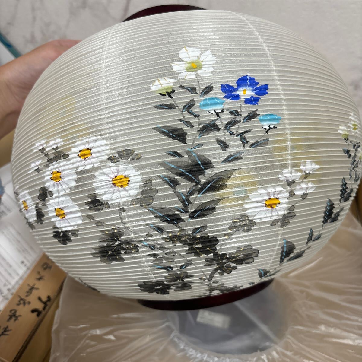大幅値下げ!! 本場岐阜 大内行灯 二重桜11号 菊に桔梗 天然木 盆提灯 初盆 新盆 お盆 仏具 法事 供養 お供え お寺 仏 仏具 行燈 絹