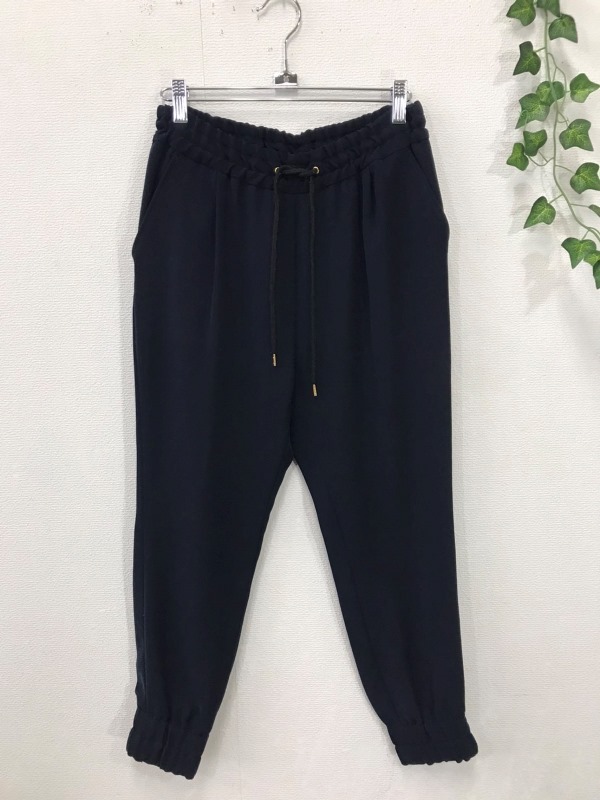 2540【　spick＆span　】　裾ゴム入り　シャーリングパンツ　　サイズ：36　　色：ネイビー_画像1