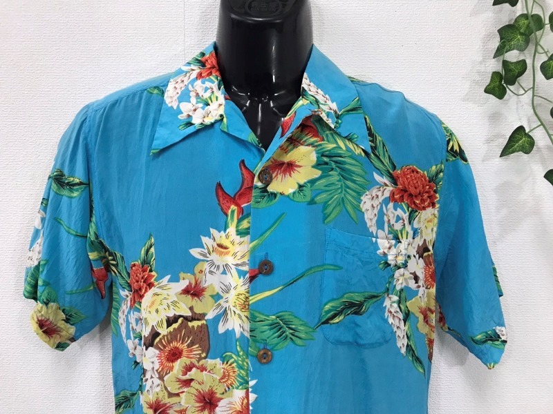 2536　【　AVANTI HAWAII USA　】シルク100％　アロハシャツ 色褪せあり　　サイズ：XS　色：水色柄入り_画像2