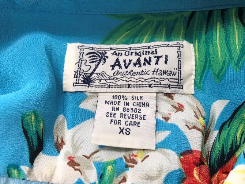 2536　【　AVANTI HAWAII USA　】シルク100％　アロハシャツ 色褪せあり　　サイズ：XS　色：水色柄入り_画像5