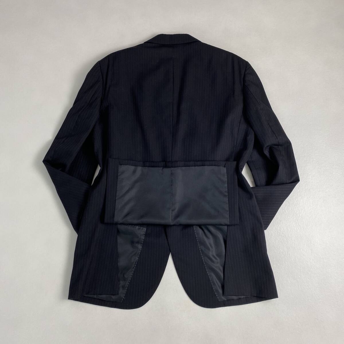 美品【XL】圧巻の爽やかさ!23区HOMME 最強のセットアップスーツ ◎紺色 50L_画像3