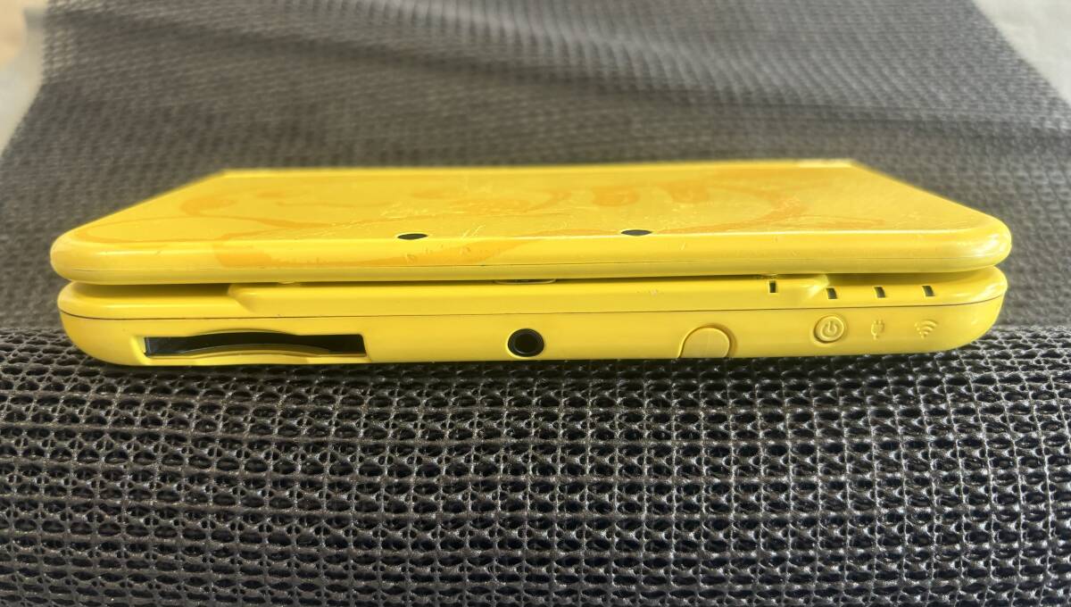 New Nintendo 3DS LL Pikachu yellow 