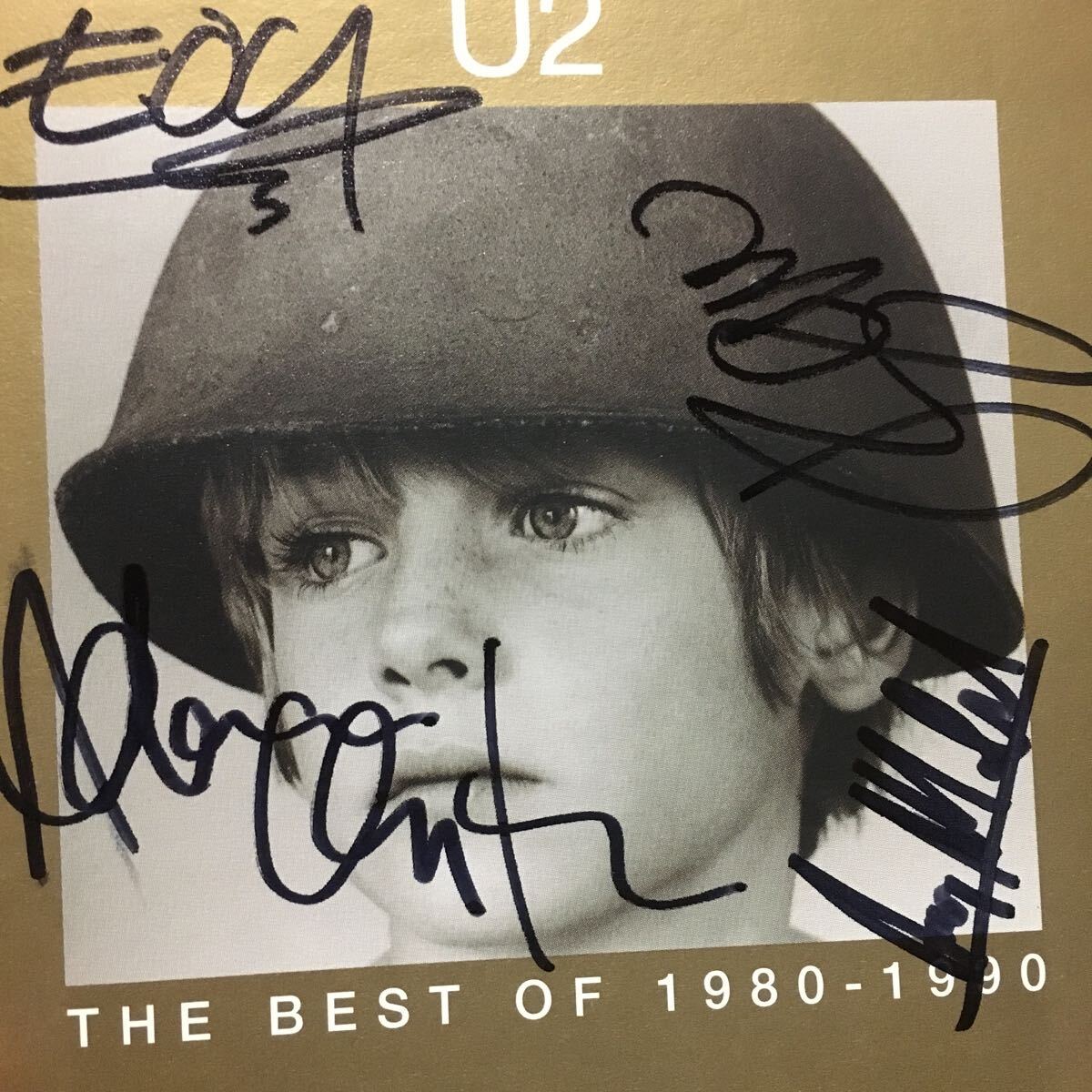 U2 直筆サイン入りCD THE BEST OF 1980 - 1990 BONO THE EDGE ADAM CLAYTON LARRY MULLEN JR ボノ エッジ US盤_画像4