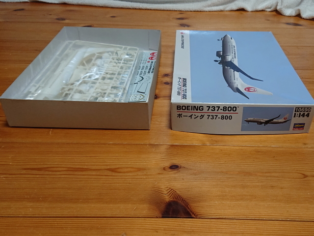 B737　HASEGAWA JAL 1/144 , DOYUSYA ANA 1/100 未組み立て2個セット_画像2