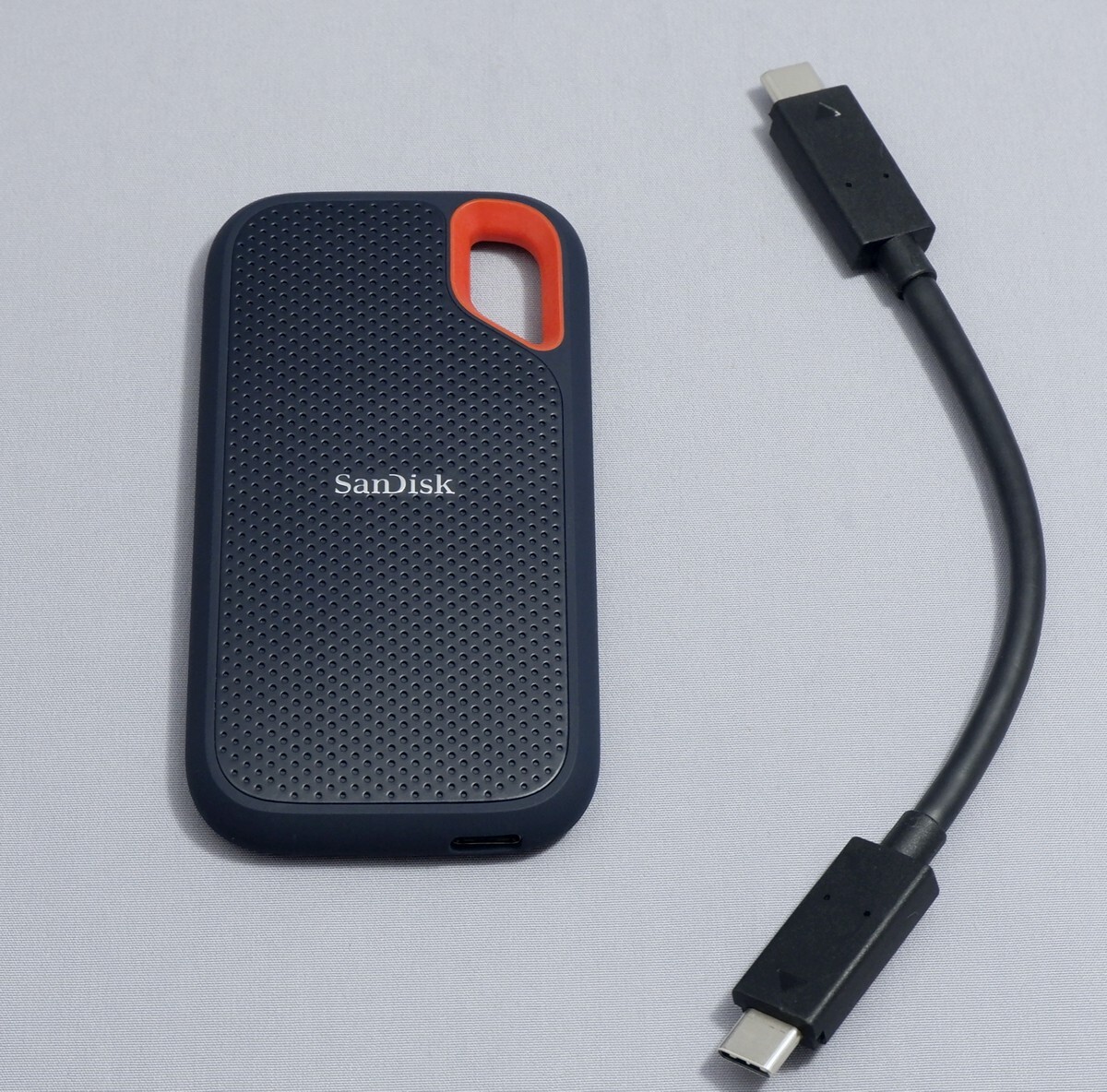 SanDisk Extreme V2　4TB USB3.2(Gen2) ポータブルSSD 防滴 耐振 耐衝撃_画像1