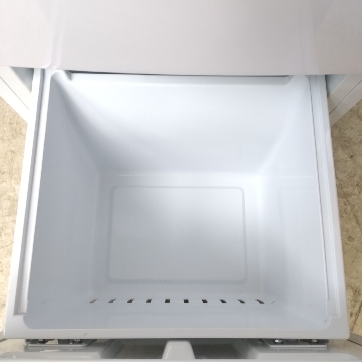 Hisense ハイセンス ノンフロン冷凍冷蔵庫 2ドア HR-D1303 動作確認済み メンテナンス済み ホワイト 134L 引き取り可能 冷蔵庫 2020年製_画像8