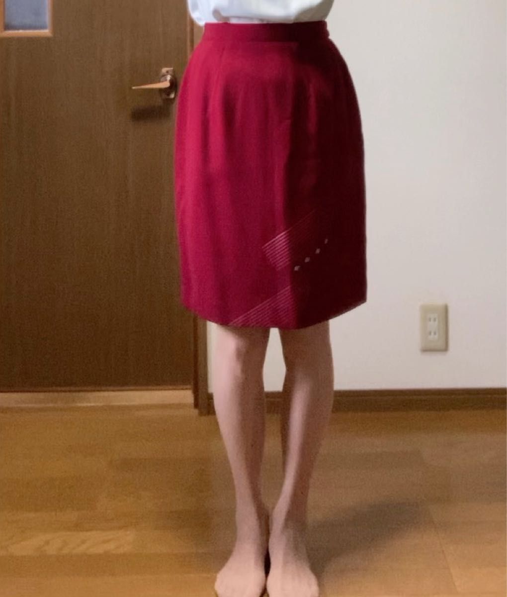 赤　タイトスカート