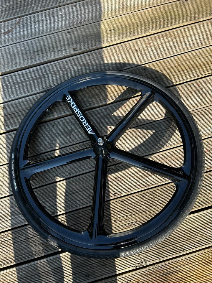 エアロスポーク AEROSPOKE / ブラック / 後輪 700c