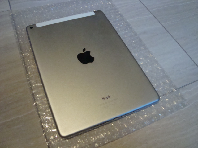 〔美品〕【 iPad Air 2 [Wi-Fi＋Cellularモデル]　セルラー　シルバー Apple 】＋ 即決おまけ 「新品　液晶保護フィルム」_画像4