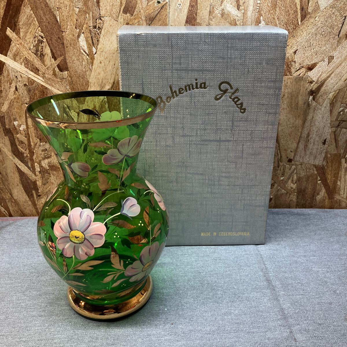 BOHEMIA 遠し GLASS/ボヘミア】高さ約25.5cm『葉蔓金彩・花弁 BOHEMIA 遠し GLASS/ボヘミア】高さ約25.5cm『葉蔓金彩・花弁