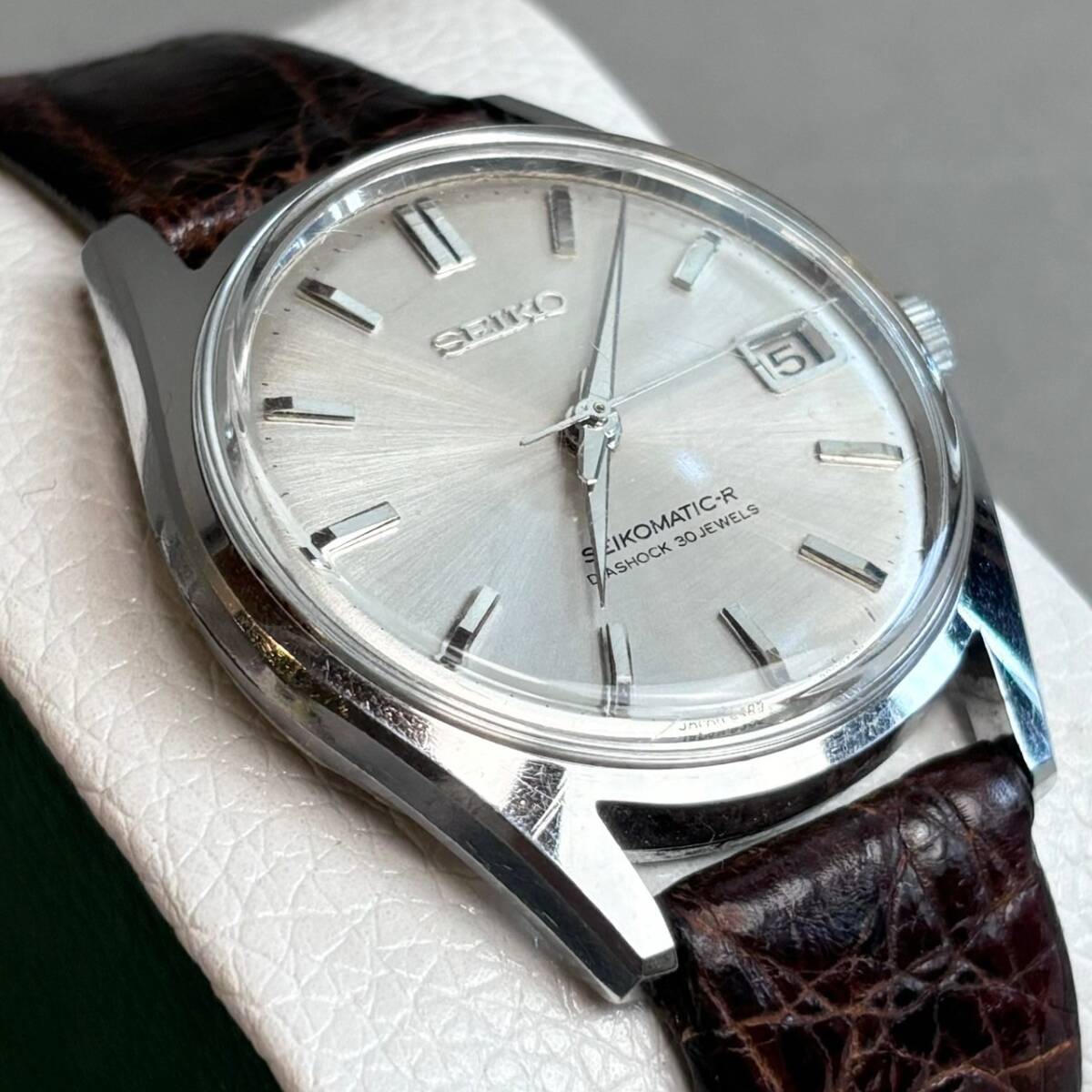 YM211 レアモデル SEIKO セイコー SEIKO MATIC-R 8305-8010 DIASHOCK 30JEWELS 30石 腕時計 自動巻 デイト (検)希少 ウォッチ 動作 稼働_画像2