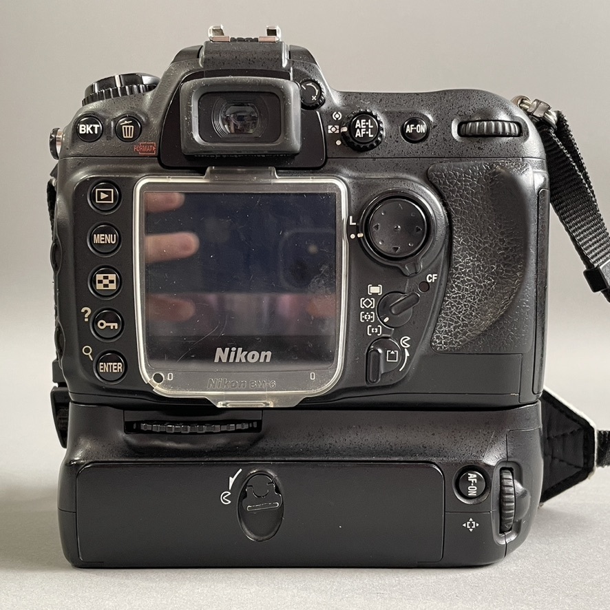 MS1115 動作未確認 Nikon ニコン D200 デジタル一眼レフ ボディ ＋ MB-D200 マルチパワーバッテリーパック (検)カメラ 2005年の画像4