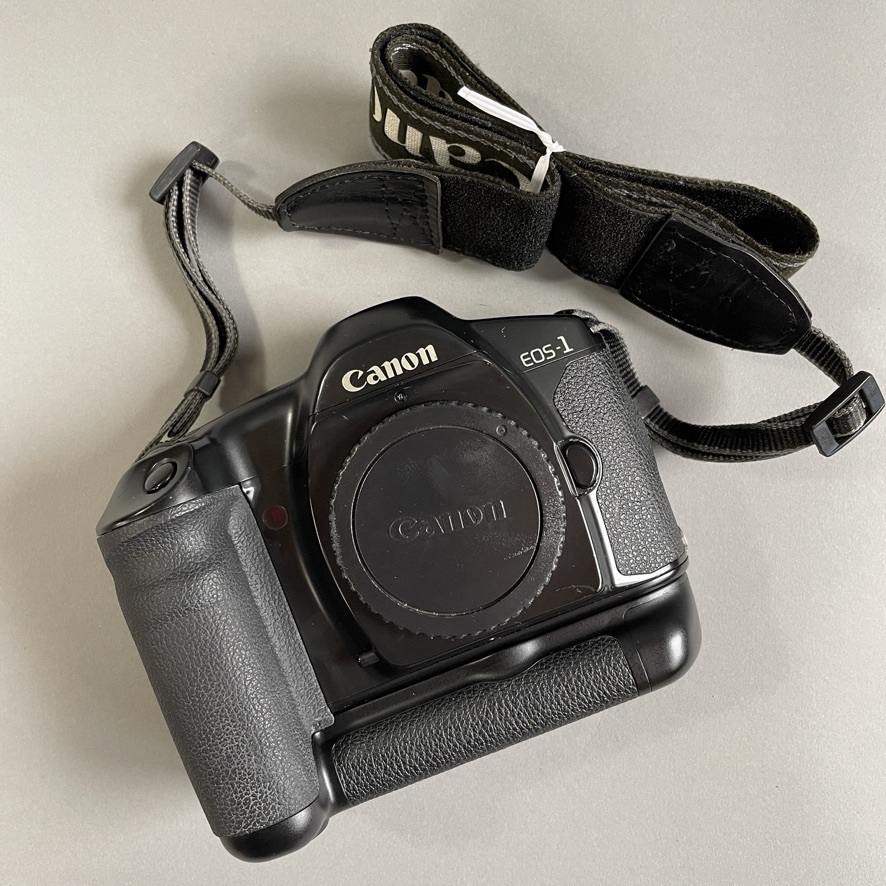 MS1117 一部動作確認 Canon キャノン EOS-1 デジタル一眼レフ ボディ ＋ BP-E1 バッテリーパック (検)カメラ ブラック デジいちの画像1