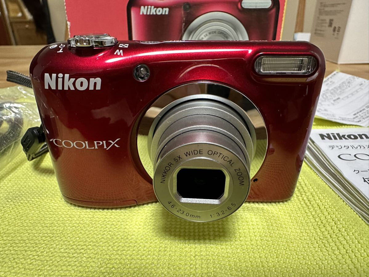 Nikon COOLPIX A10コンパクトデジタルカメラ ニコン レッド デジカメ 光学5倍ズーム 箱 付属品有_画像3