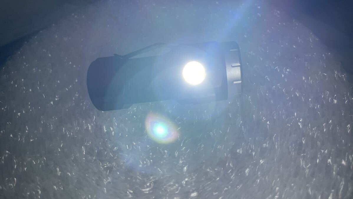 シルバー USB充電式 LEDハンディライト 超強力 防水仕様 強力マグネット クリップ付き 作業灯_サイド