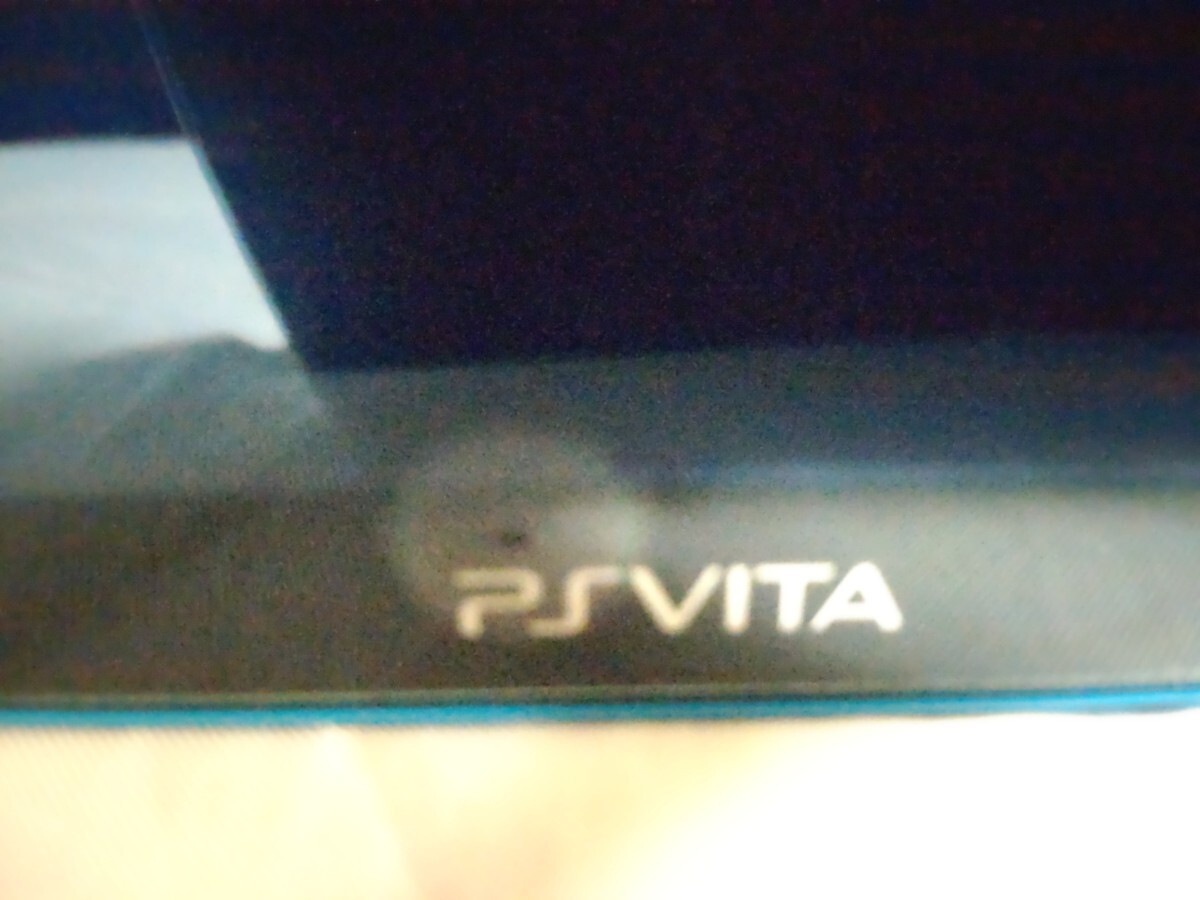 SONY PSVITA Playstation VITA プレイステーションヴィータ 本体 PCH-2000 　メモリカード付き　通電確認済み_画像4