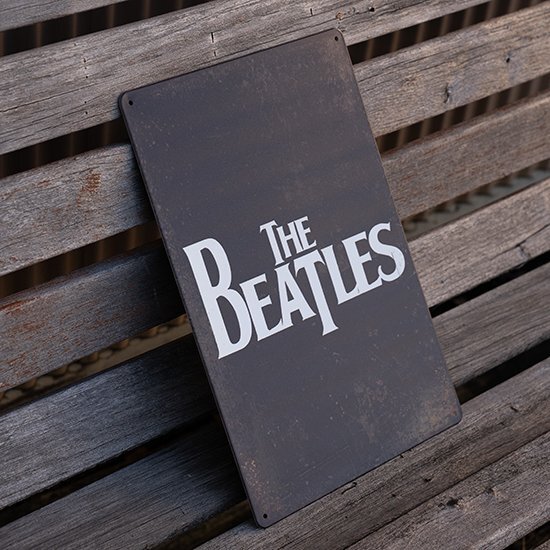 [ tin plate signboard ] Beatles THE BEATLES Logo garage retro manner interior store Cafe wall decoration 20cm×30.( free shipping!)