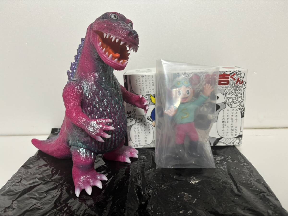 赤目 ゴジラ 1999 ピンク Dark Sparkle Pink ミレニアム 2000 赤目 ゴジラ 1999 ピンク Dark Sparkle Pink ミレニアム 2000