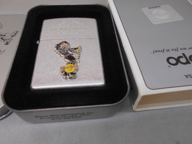 Hard Rock CAFE 上野駅　東京　グランドオープン　Zippo 　限定品No,102　 2001年製　未使用　同年代のインナー付き_画像1