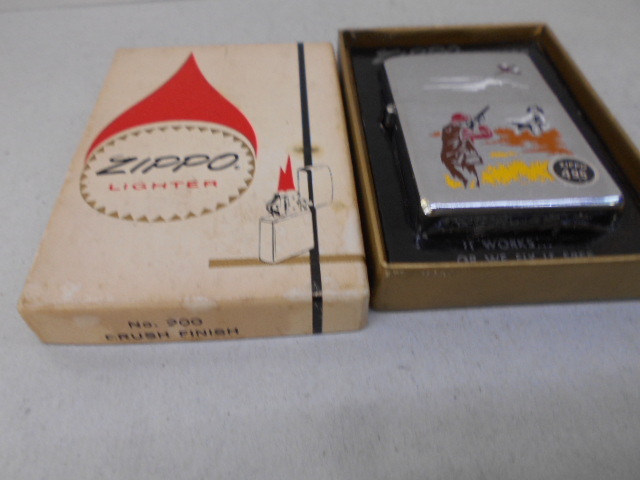 ビンテージ Zippo ハンターとドック　上下柄 1968年製　未使用　ニアミントコンディション,オリジナルインナー箱は汚れ,痛みがあります_画像2