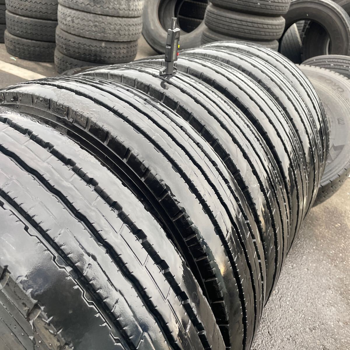 205/85R16 中古地山　ヨコハマ　激安美品　　6本セット：29800円_画像1