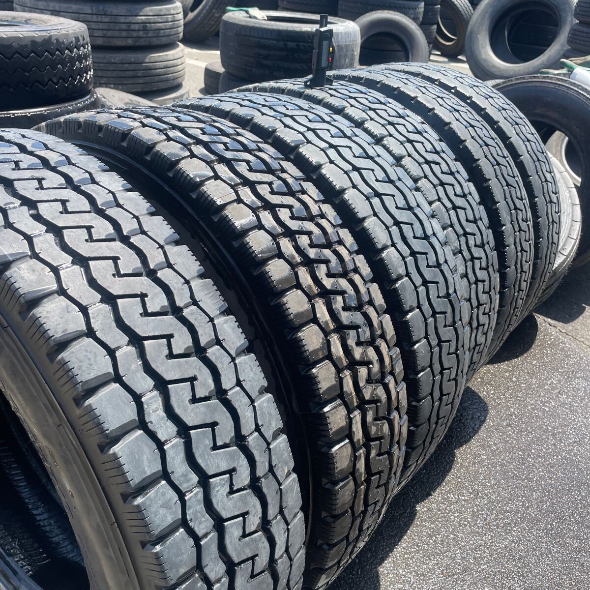 205/85R16 中古地山　ミクスタイヤ　ブリヂストン　激安美品　　6本セット：34000円_画像1