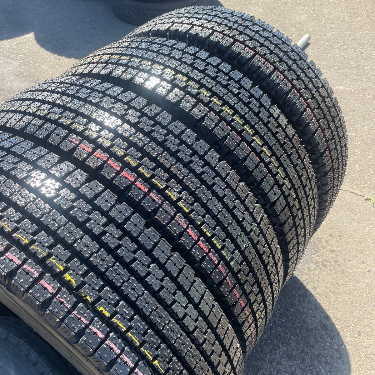 225/80R17.5 中古再生　激安美品　　4本セット：40000円_画像2