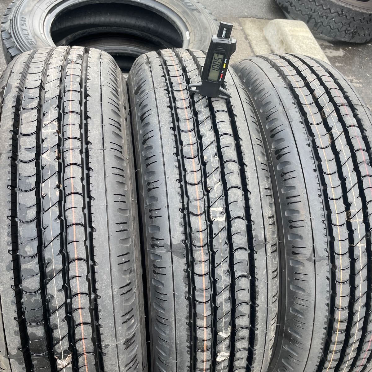 205/75R16ほぼ新品地山　ダンロップ　激安美品　　2本セット＋1本：18000円_画像10