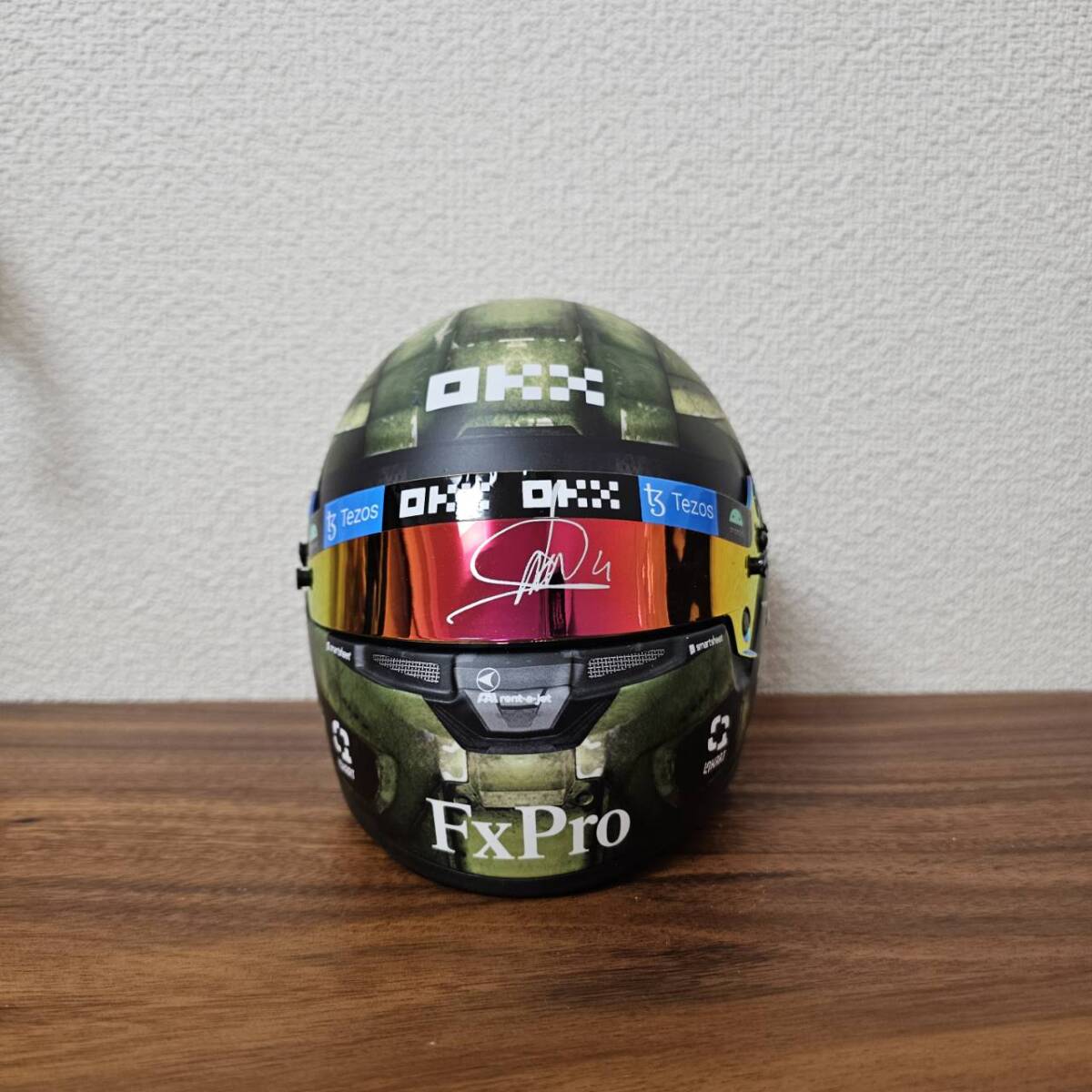 ランド・ノリス マクラーレン 直筆サイン入り 1/2 F1ミニ ランド・ノリス マクラーレン 直筆サイン入り 1/2 F1ミニ
