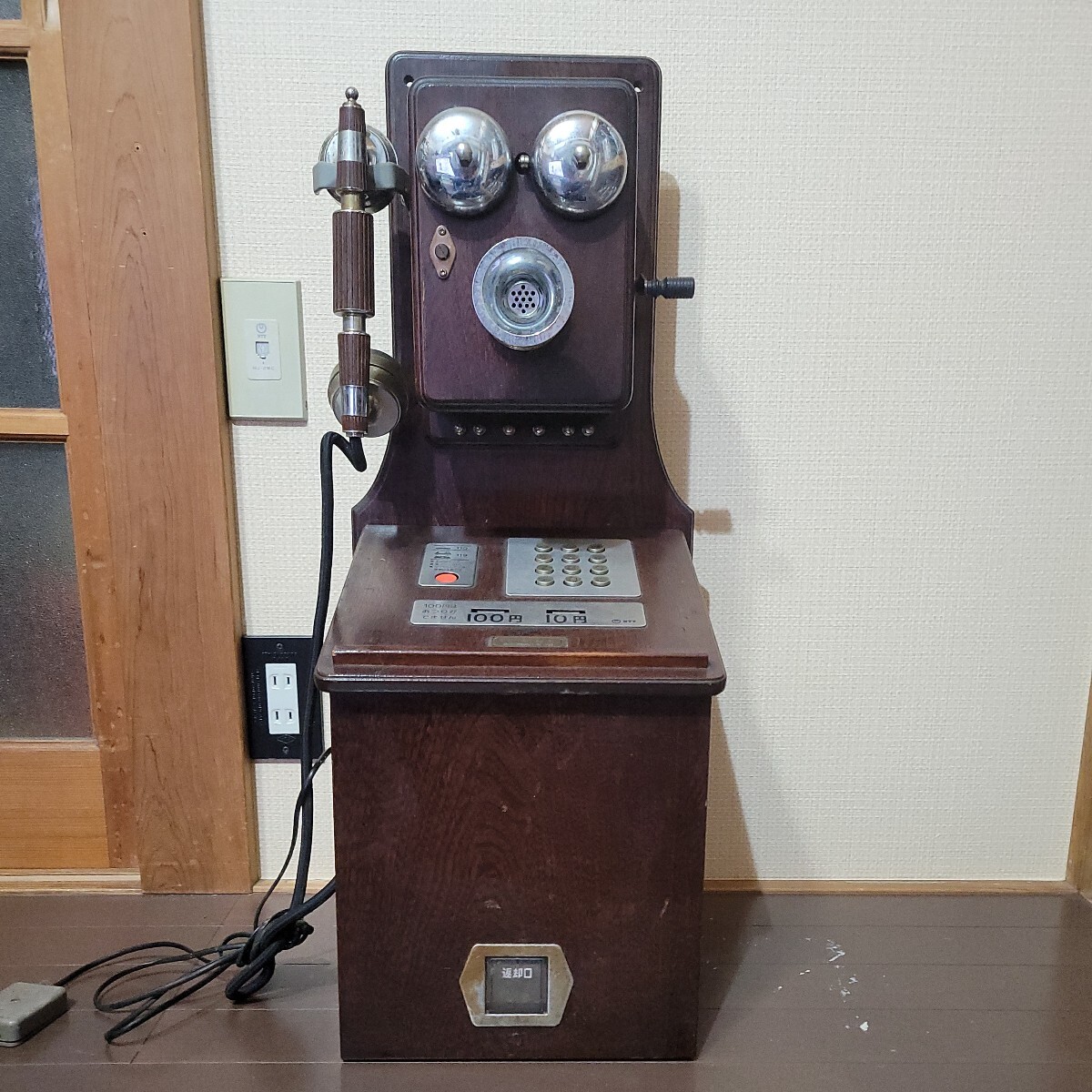 通話不可 ジャンク 昭和レトロ クラシックピンクTEL P88-0181-1 公衆電話 1989年製 日本電信電話 でんわ NTT 木製の画像1