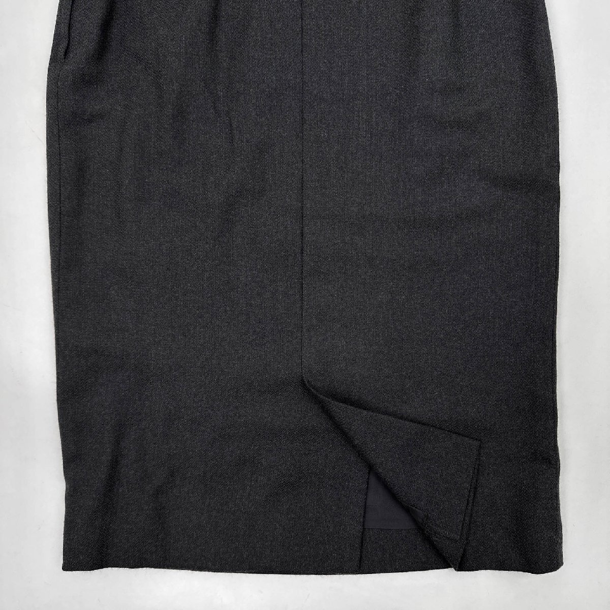 Leilian レリアン タスマニアウール バックスリット入り ツータック タイトスカート 9 / グレー レディース ビンテージ_背面裾にスリットがあります。