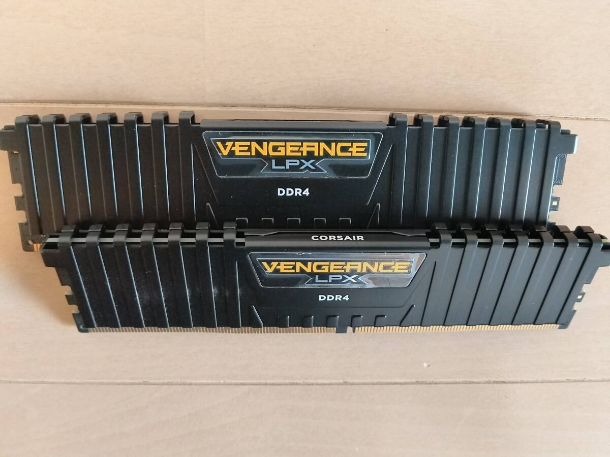 corsair VENGEANCE LPX 16GB (2 x 8GB) DDR4 DRAM 2666MHz C16 Memory Kit Black CMK16GX4M2A2666C16 PC4-21300 Corsair(コルセア)_画像2
