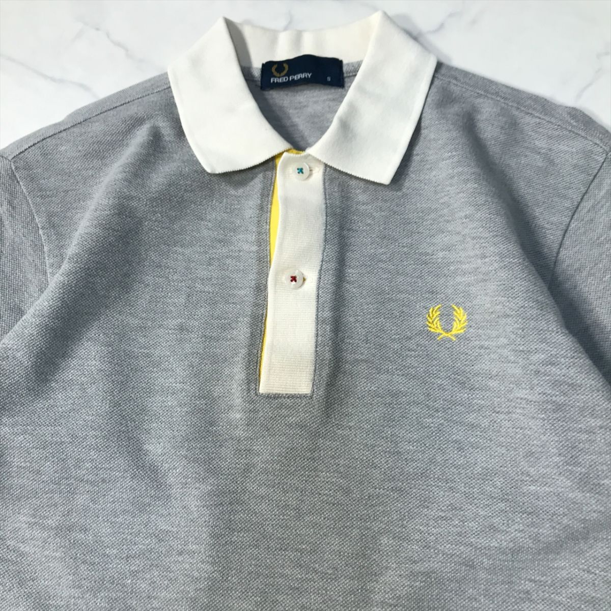 《良品◎》FRED PERRY フレッドペリー★ワンポイントデザイン*ポロシャツ*グレー*サイズS(MS2929)◆S60_画像3