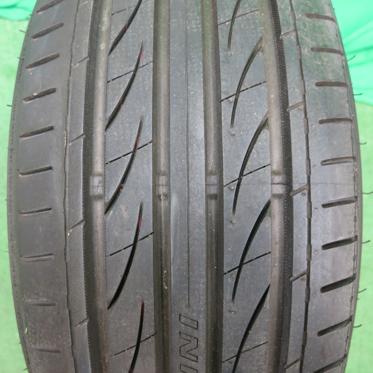 *送料無料* 超バリ溝！23年！9.5分以上★205/35R19 ルッチーニ BUONO SPORT タイヤ 19インチ ノア ヴォクシー プリウス 等★4051011ナノタ_画像1