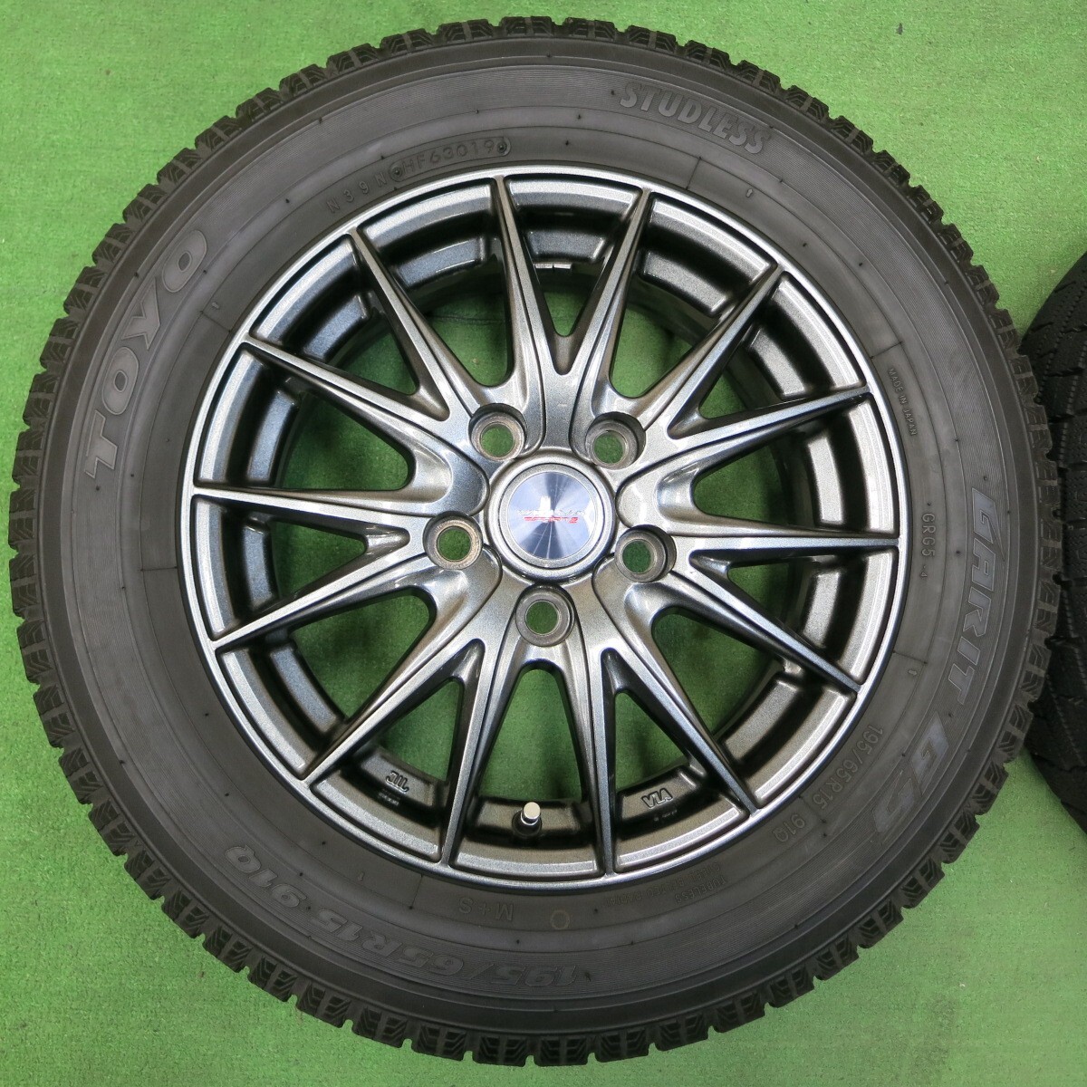 *送料無料* バリ溝！キレイ！9.5分★スタッドレス 195/65R15 トーヨー ガリット G5 VELVA SPORTZ ヴェルヴァ PCD114.3/5H★4050810イス_画像4